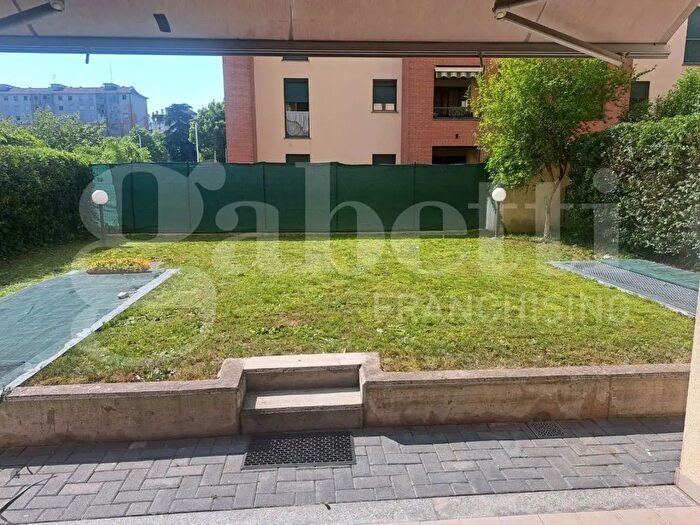 Appartamento trilocale in vendita in Largo Luigi Eriano, Rozzano