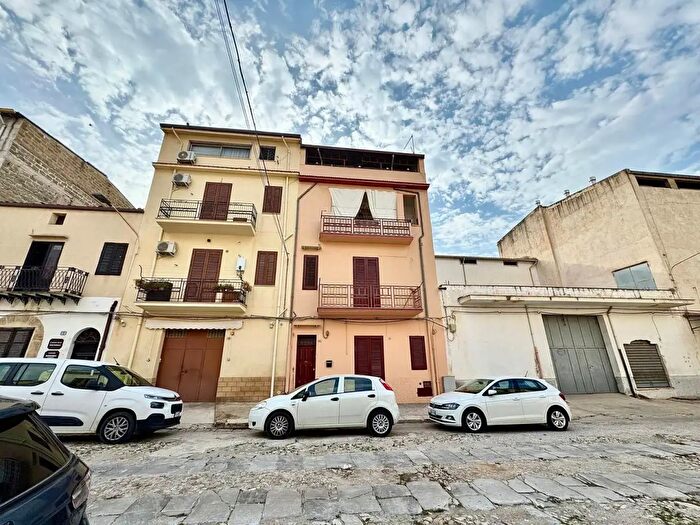 Casa con 8 locali in vendita in Larga, Partinico