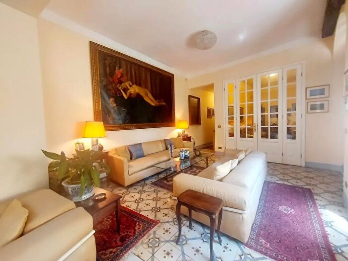 Appartamento con 5 locali in vendita in Lucca