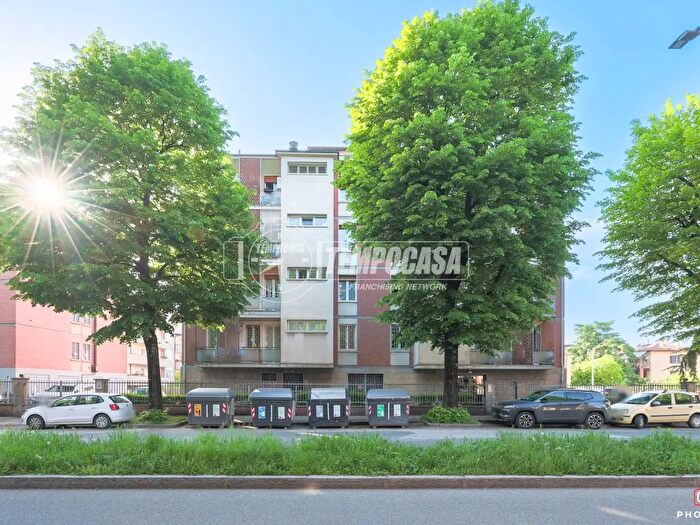 Appartamento quadrilocale in vendita in Via Arno, Bologna
