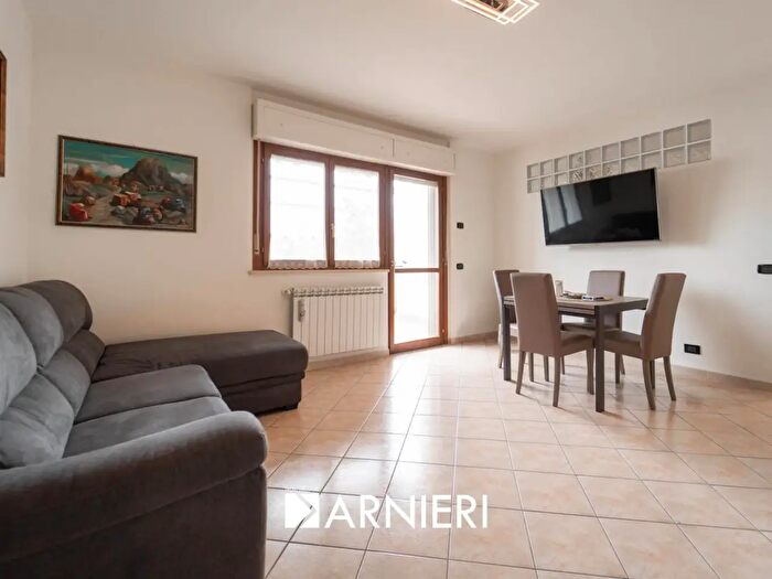 Appartamento con 6 locali in vendita in Via Narciso, Latina