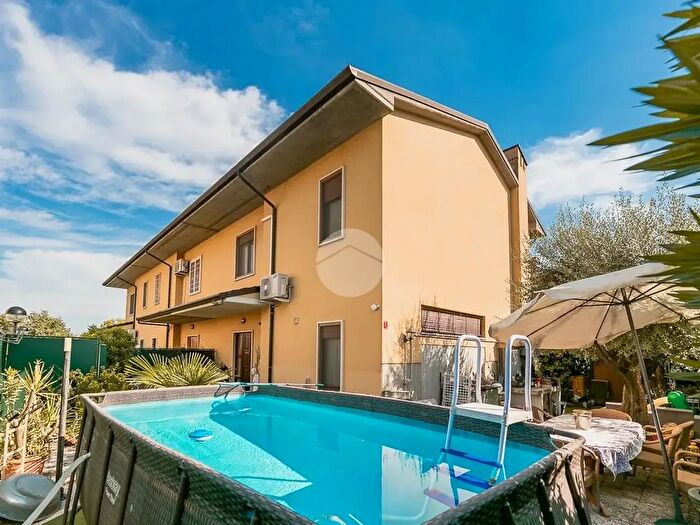 Casa con 5 locali in vendita in Via Giuseppe Saragat, Sommacampagna