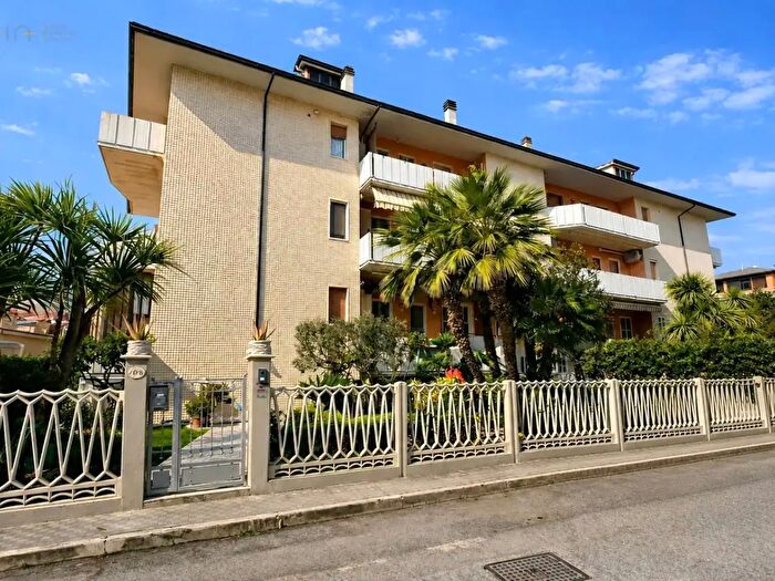 Appartamento con 6 locali in vendita in Via Cola da Rienzo, San Benedetto Del Tronto