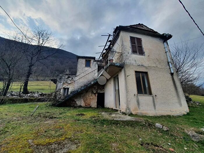 Casa con 7 locali in vendita in Contrada Fontana del Carpine, Collepardo