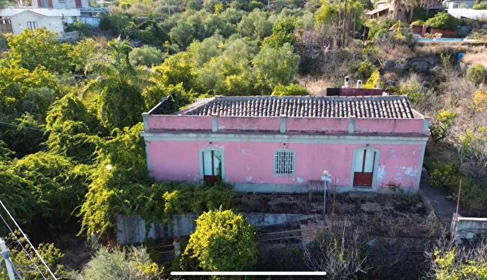 Casa con 6 locali in vendita in Mascali