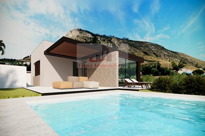 Casa con 7 locali in vendita in Alcamo