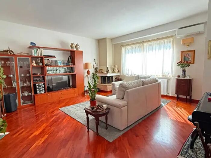 Appartamento quadrilocale in vendita in Via Guglielmo Oberdan, Ragusa