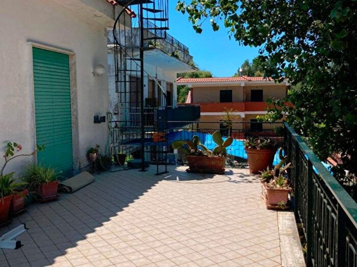 Casa trilocale in affitto in Viale Federico Barocci, Baia Verde, Castel Volturno