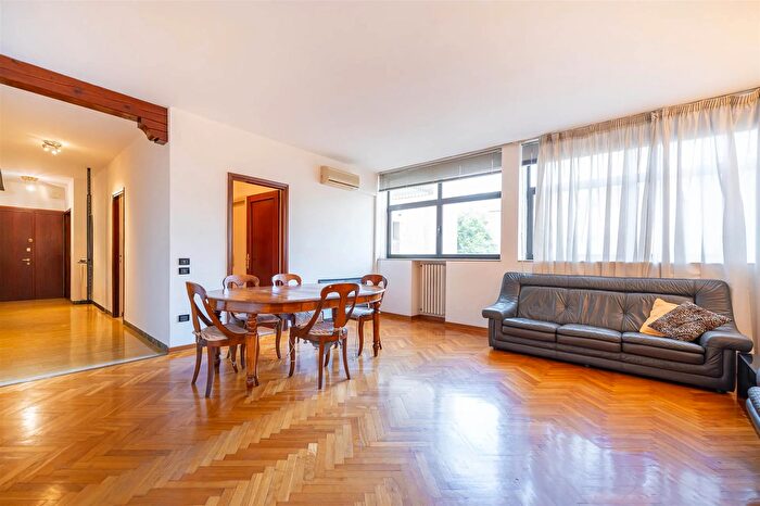 Appartamento con 7 locali in vendita in Via San Pietro Padova, Padova