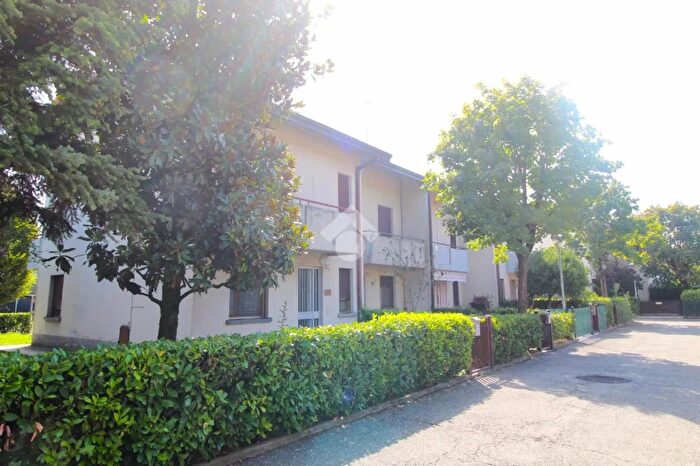 Casa quadrilocale in vendita in Via Mazzacurati, Cadelbosco Di Sopra