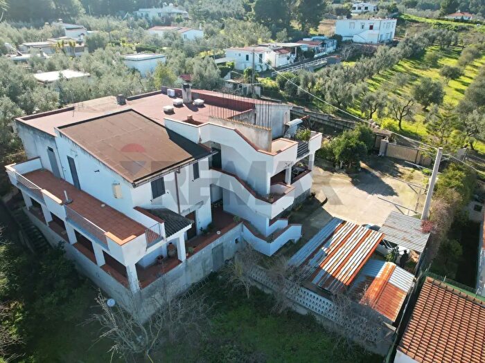 Appartamento con 16 locali in vendita in Località Montincello Snc, Vieste