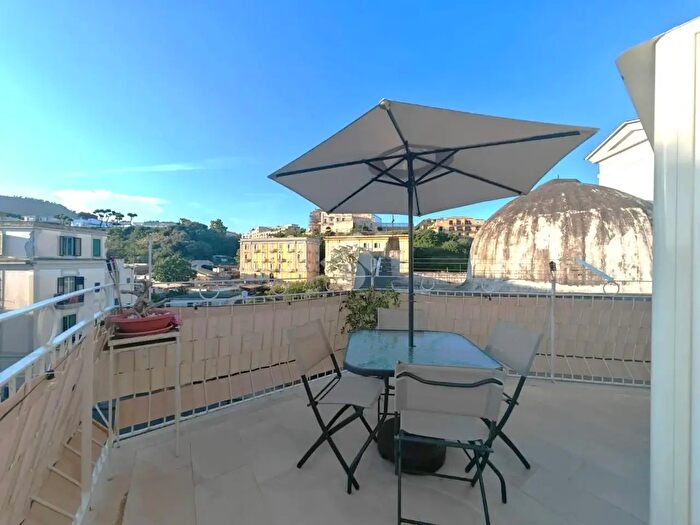Appartamento trilocale in vendita in Via Roma, Pozzuoli