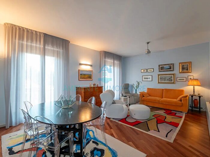 Appartamento con 5 locali in vendita in Arezzo