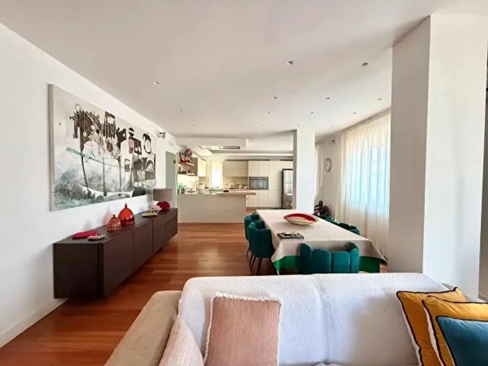 Appartamento con 5 locali in vendita in Via Michele Kerbaker, Napoli
