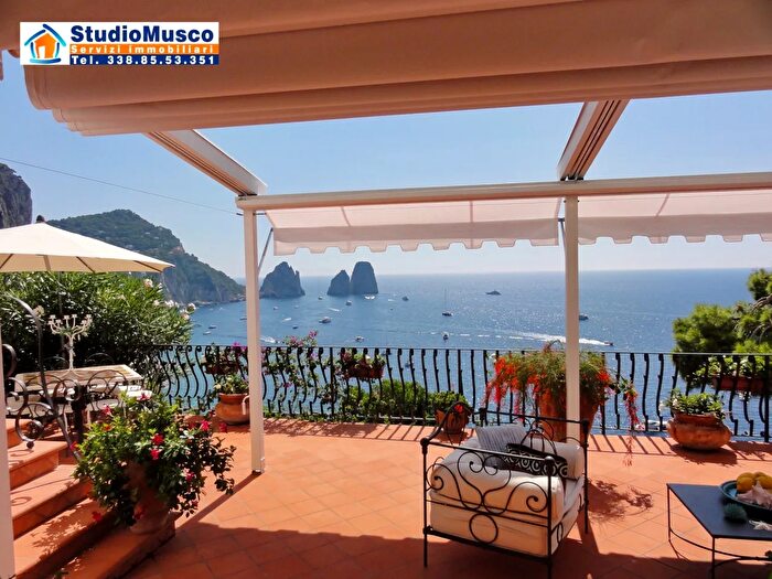 Appartamento con 6 locali in vendita in Via Marina Piccola, Capri