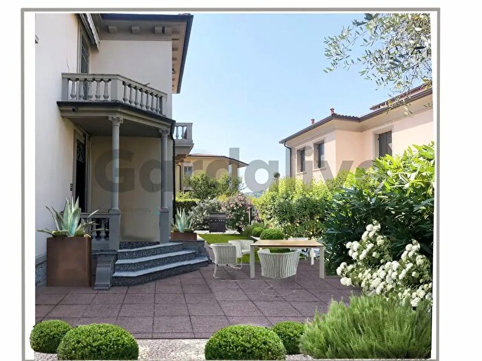 Casa con 7 locali in vendita in Via IV Novembre, Salo'
