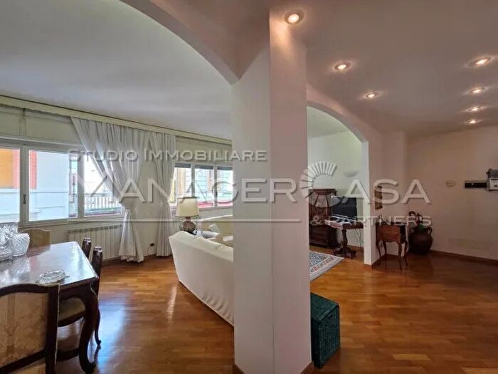 Appartamento trilocale in affitto in Piazza Matteo Canessa, Rapallo