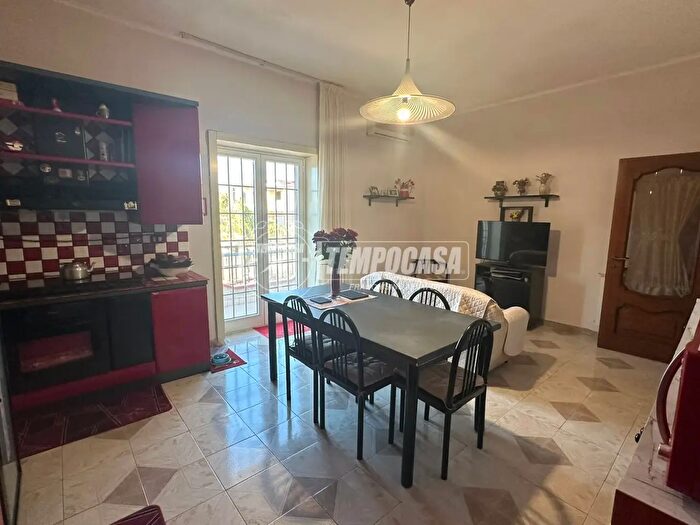 Appartamento trilocale in vendita in Via Fontana, Acerra