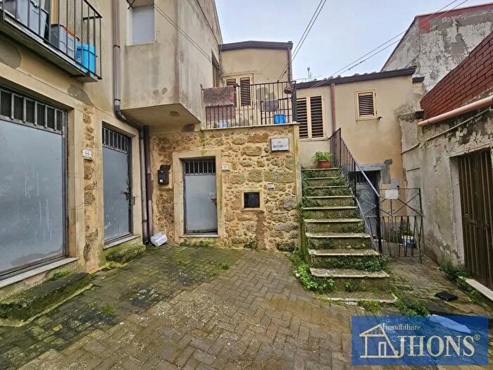 Casa in vendita in Via Montebello, Enna