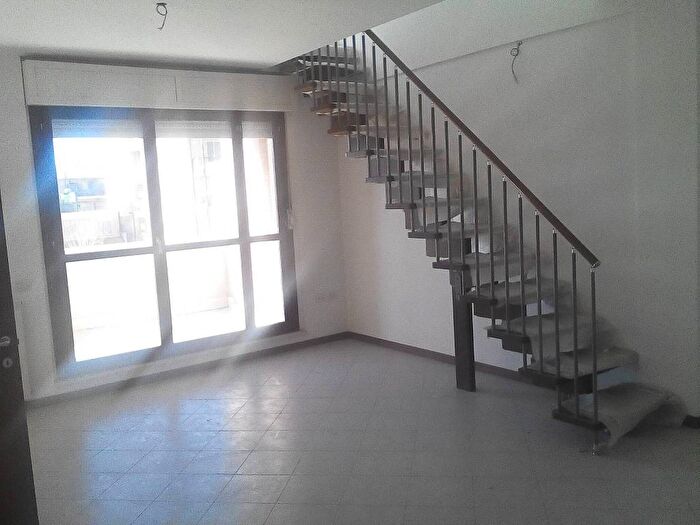 Appartamento trilocale in affitto in Via Capestrano, Castelverde, Roma