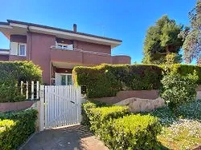 Casa con 6 locali in vendita in Via Domenico Cimarosa, Cerveteri