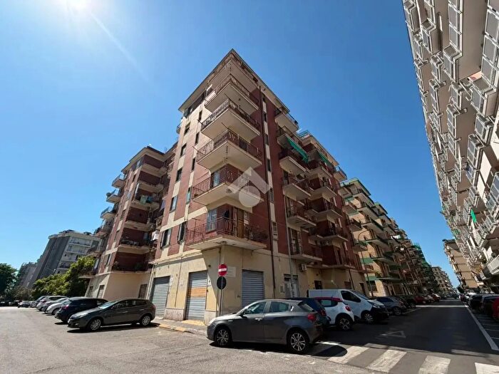 Appartamento trilocale in vendita in Via Roberto Santamaria, Salerno