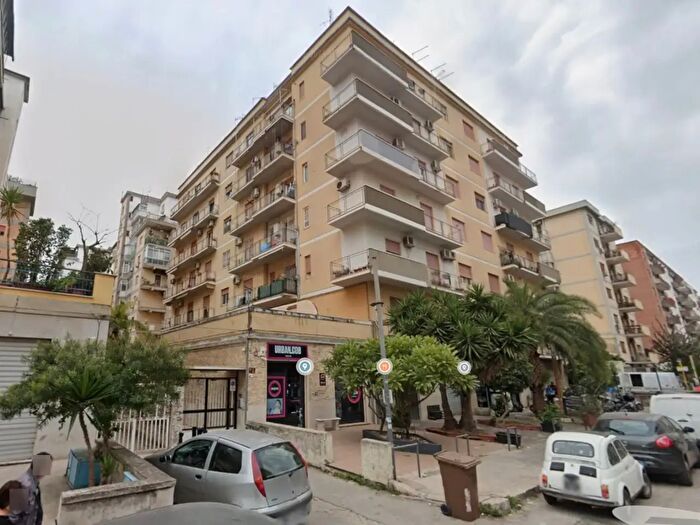 Appartamento con 5 locali in vendita in Via Abruzzi, Palermo