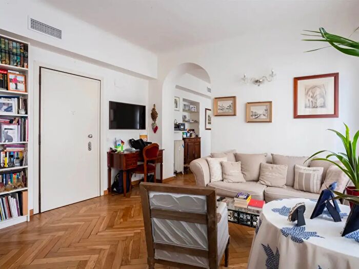 Appartamento quadrilocale in vendita in Via Nirone, Milano