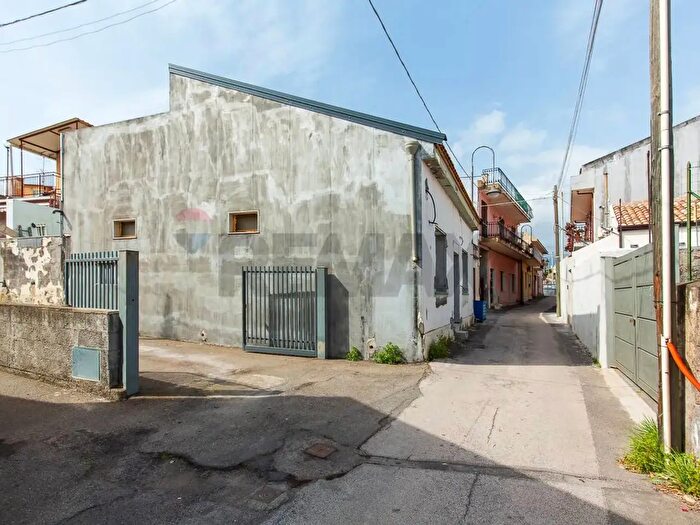 Casa quadrilocale in vendita in Strada Provinciale per Riposto, Acireale