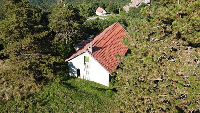 Casa con 9 locali in vendita in Via Marasca, Urbe