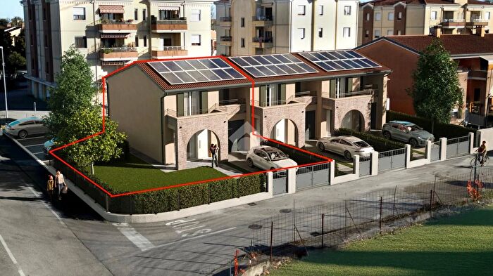 Casa quadrilocale in vendita in Vicolo Marietta Robusti, Ceggia