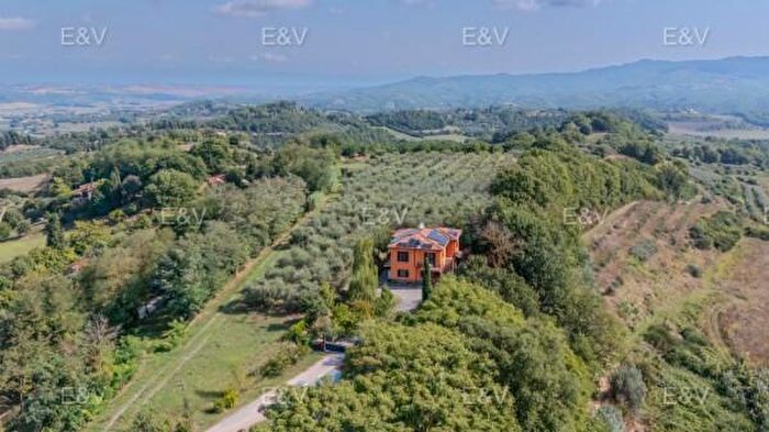 Casa con 6 locali in vendita in Via Guglielmo Marconi, Citta Della Pieve