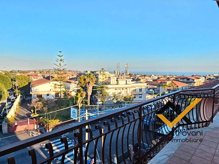 Appartamento con 5 locali in affitto in Via Antonio Gramsci, Centro, Gravina di Catania