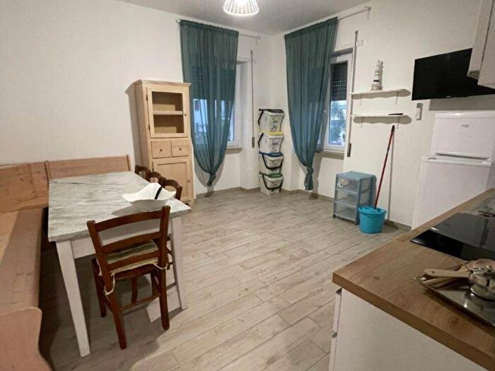 Appartamento trilocale in affitto in Via Procida, Latina Lido, Latina