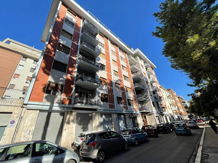 Appartamento con 7 locali in vendita in Via Amicangelo Ricci, Foggia