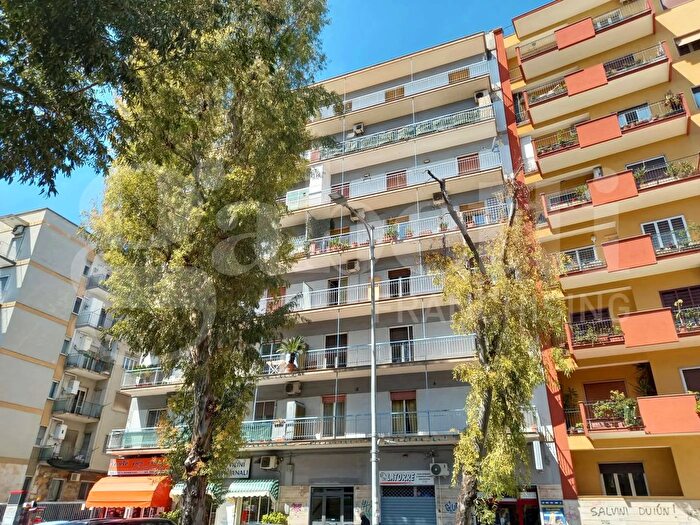 Appartamento trilocale in vendita in Viale Orazio Flacco, Bari