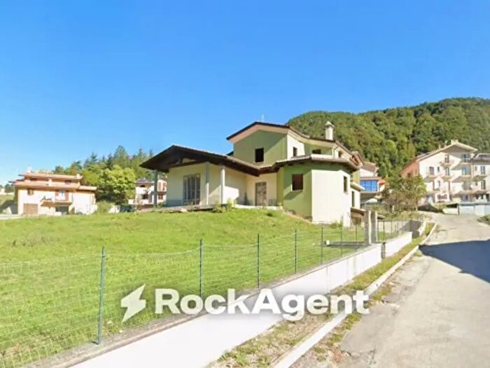 Casa con 6 locali in vendita in Montecopiolo