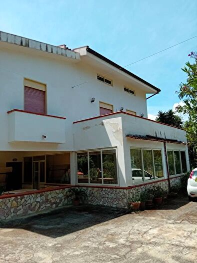 Casa con 11 locali in vendita in Via Torretta Carini, Carini