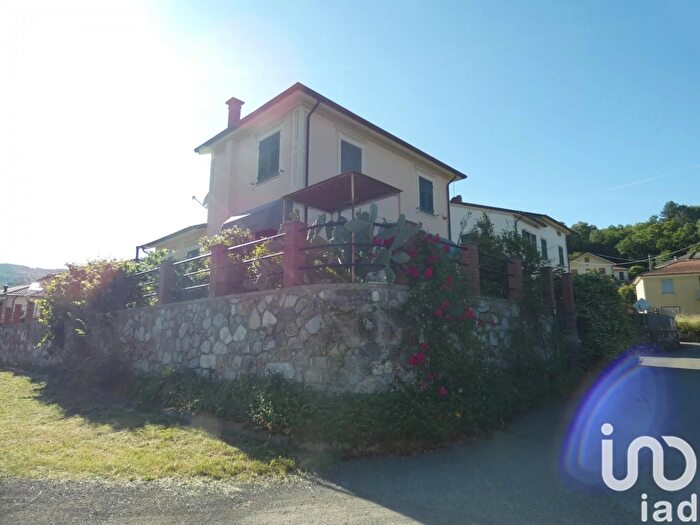Casa con 8 locali in vendita in Via Salterana, Varese Ligure