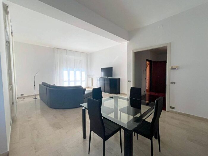 Appartamento trilocale in affitto in Via Francesco Torta, Politecnico Scalabrini, Piacenza