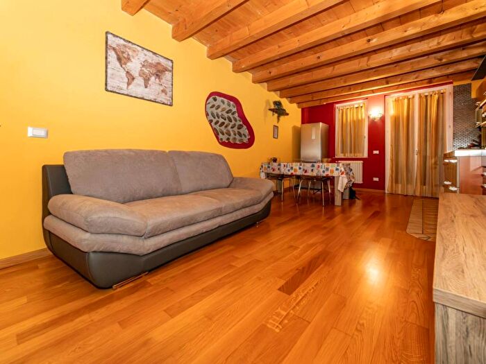 Appartamento bilocale in affitto in Via Amilcare Ponchielli, Centro, Alzano Lombardo