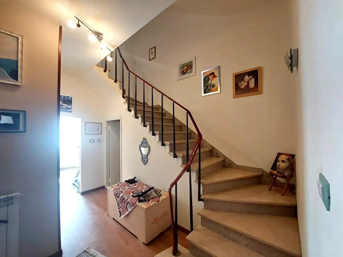 Casa con 6 locali in vendita in Via Palmiro Togliatti, Vaiano