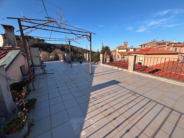 Appartamento con 8 locali in vendita in Chianni