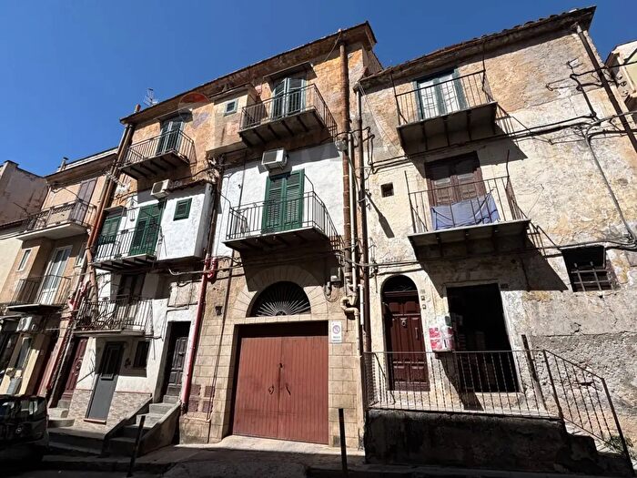 Appartamento trilocale in vendita in Via Francesco Testa, Monreale