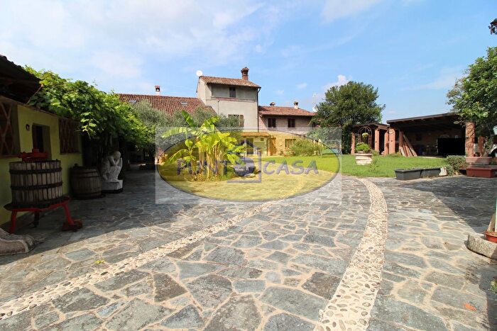 Casa con 8 locali in vendita in Borghetto Lodigiano