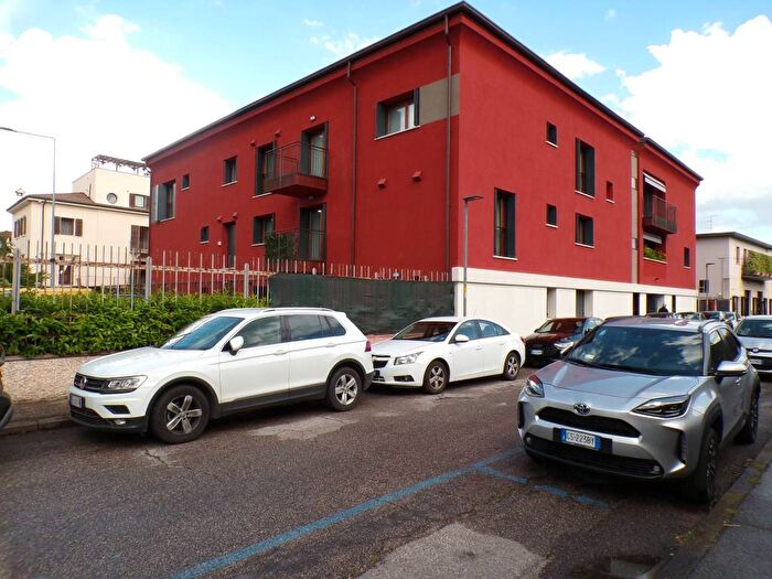 Appartamento con 5 locali in affitto in Vicolo Cere, San Zeno, Verona