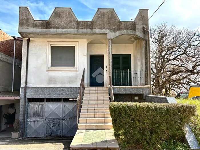 Casa trilocale in vendita in Via dei Mille, Serrastretta