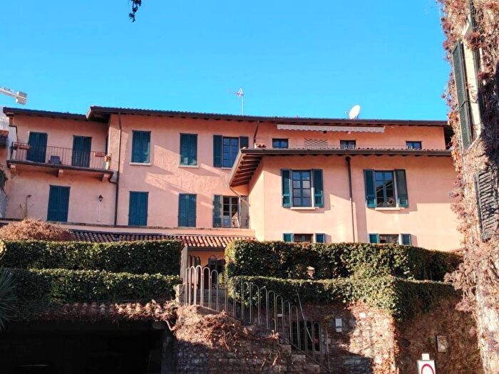 Appartamento quadrilocale in affitto in sfrondati, Centro, Bellagio