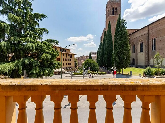 Appartamento con 6 locali in vendita in Siena