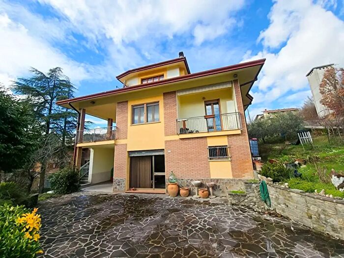 Casa con 6 locali in vendita in Via Capitanato Sasso di Simone, Sestino